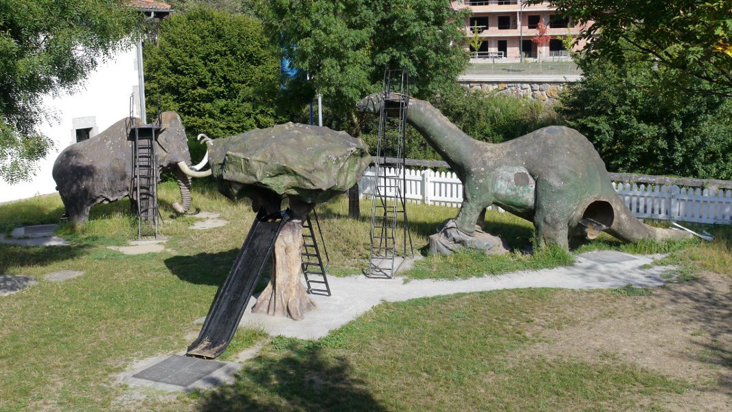 Ingurugiro Etxearen aldameneko jolastokia, Azpeitia