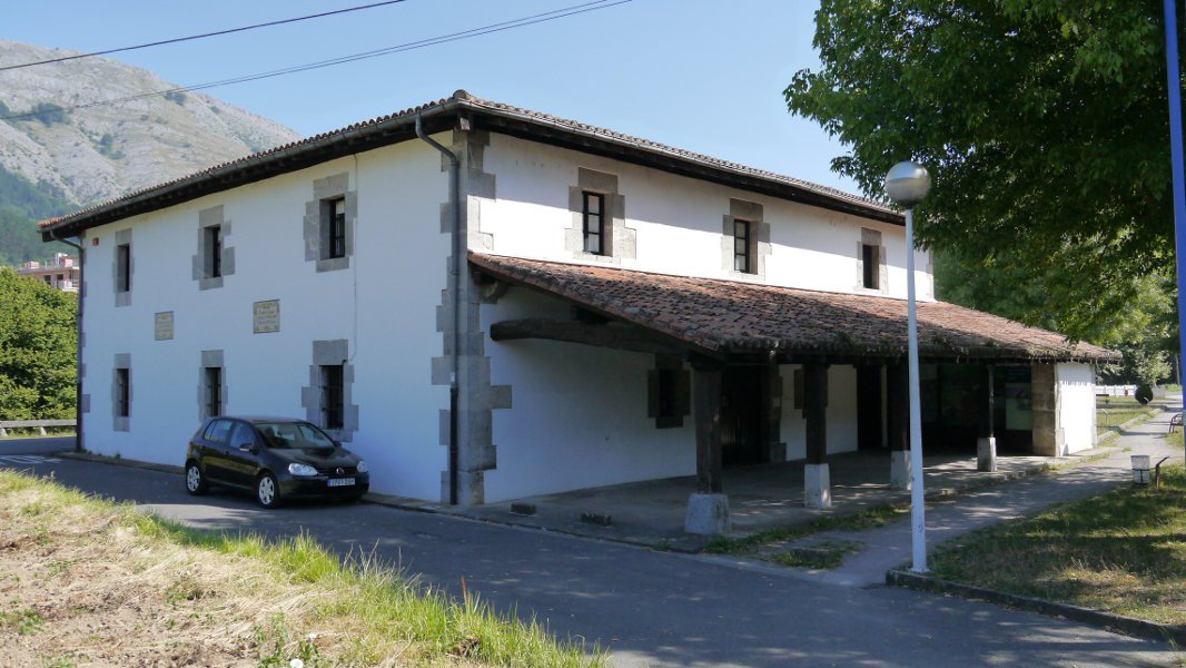 Ingurugiro Etxe, Azpeitia