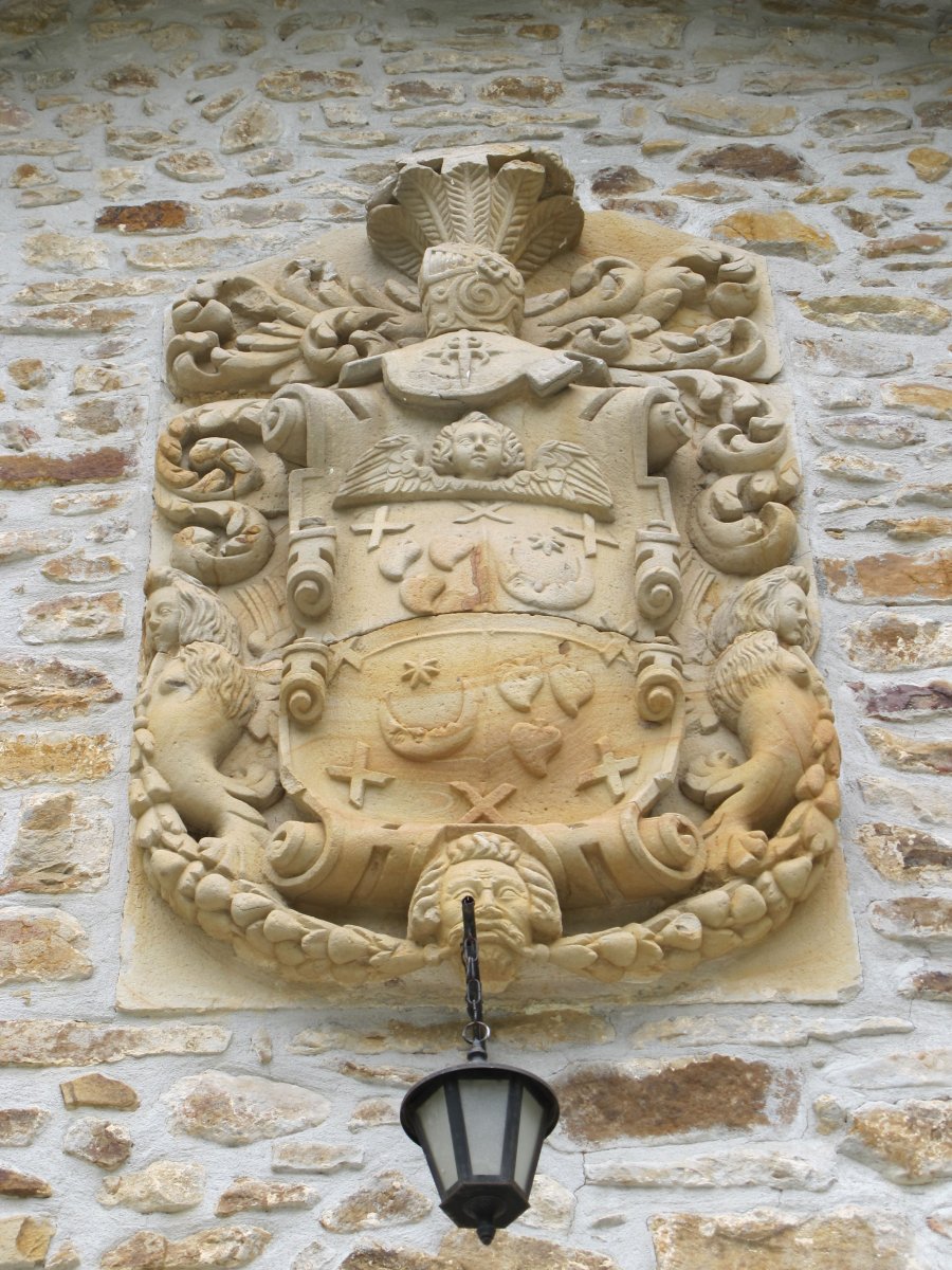 Elkoro Barrutia baserriko armarria, Bergara