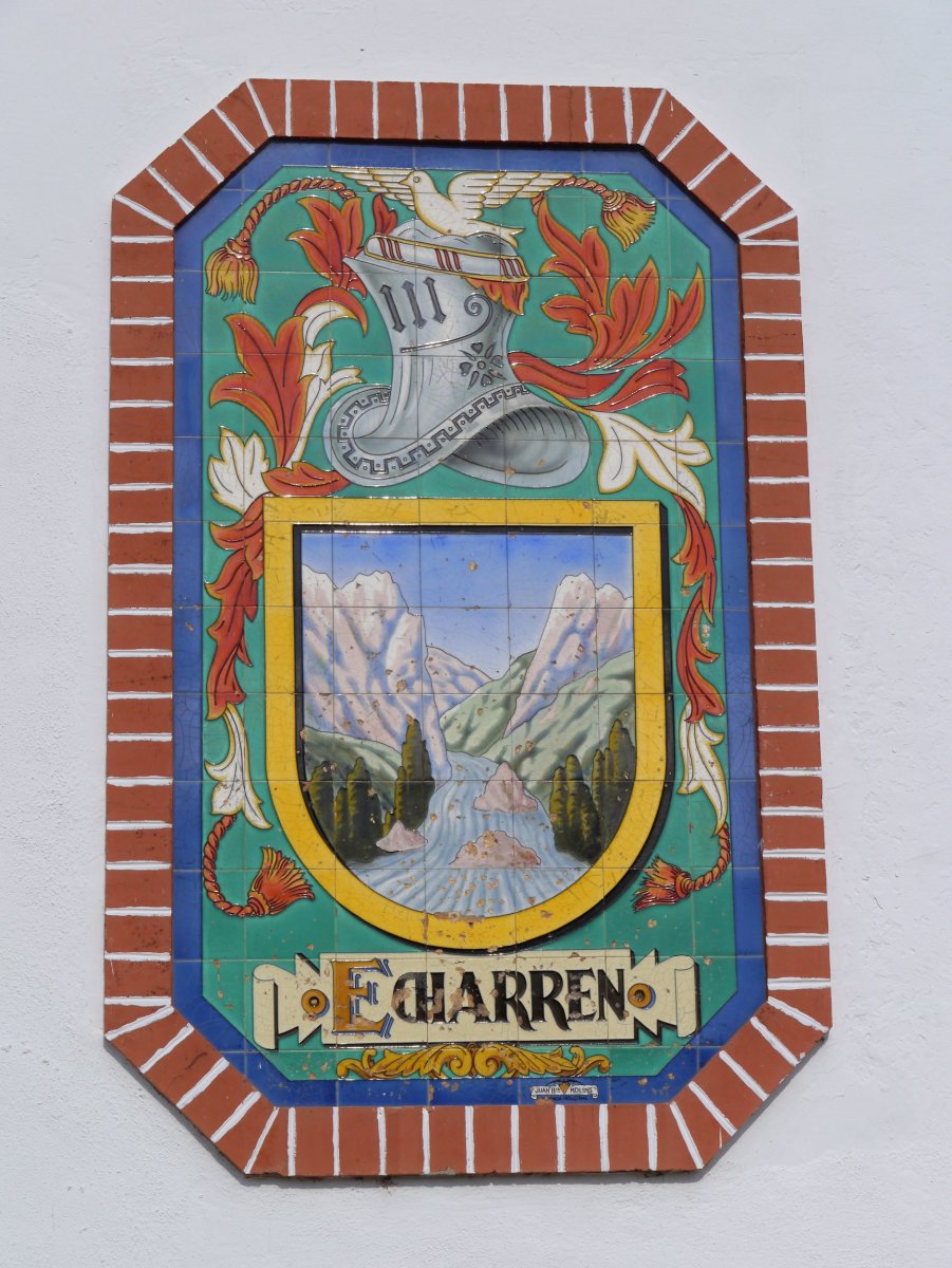 Armarriaren irudia eskola zaharraren horman, Etxarren