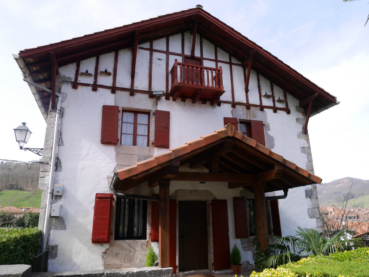 Bikarionea etxea, Lesaka