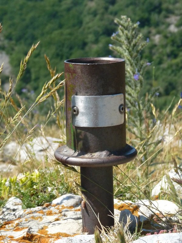 Txargaingo txartelontzi hondatua 