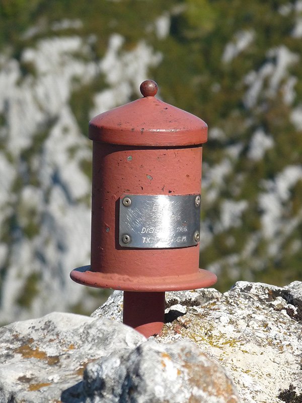 Elkeko txartelontzietako bat