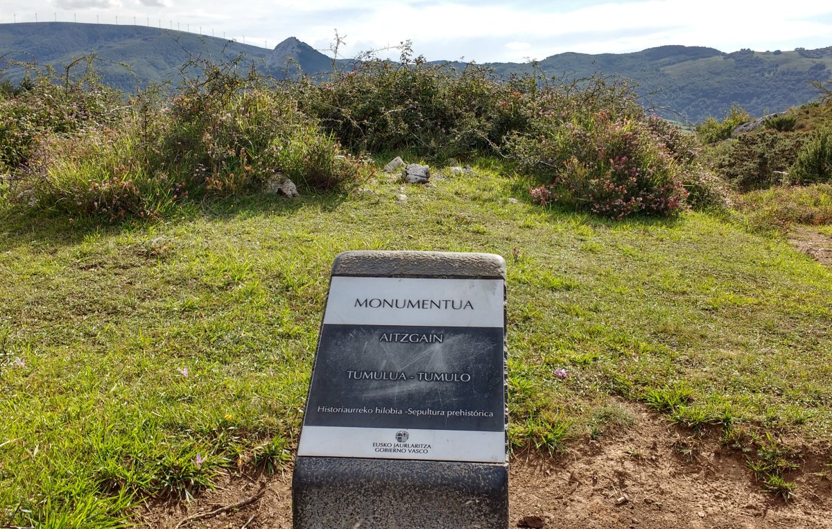 Aitzgain tumuloa (2017)