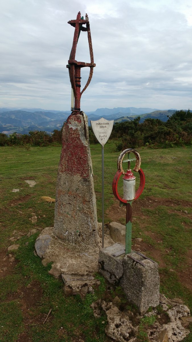 Irukurutzeta tontorra (898m)