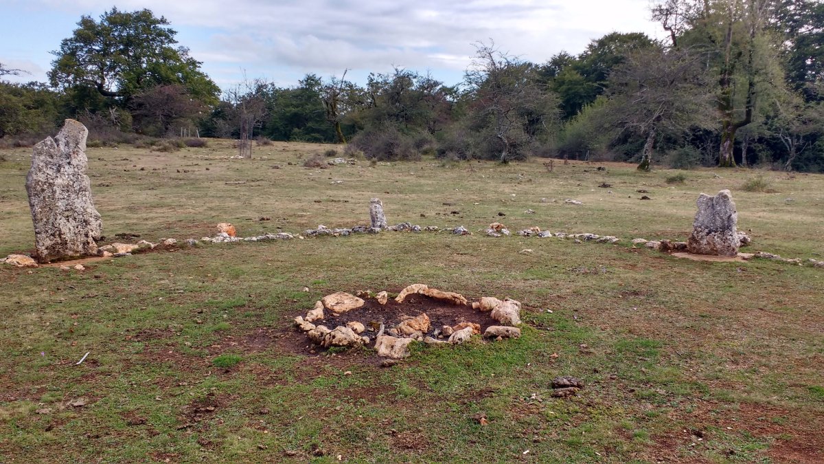 Mendiluze harrespila, hego-ekialdea