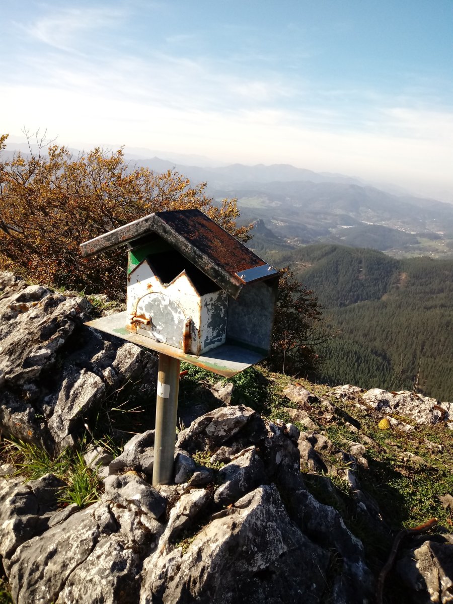 Izoztegi edo Ezkumin (915m) tontorra