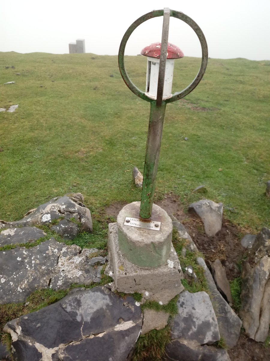 Tellakaskueta (1179m) tontorreko postontzia