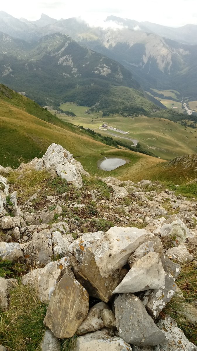 Kortaplana tontorra eta iboia, beherago Belagua