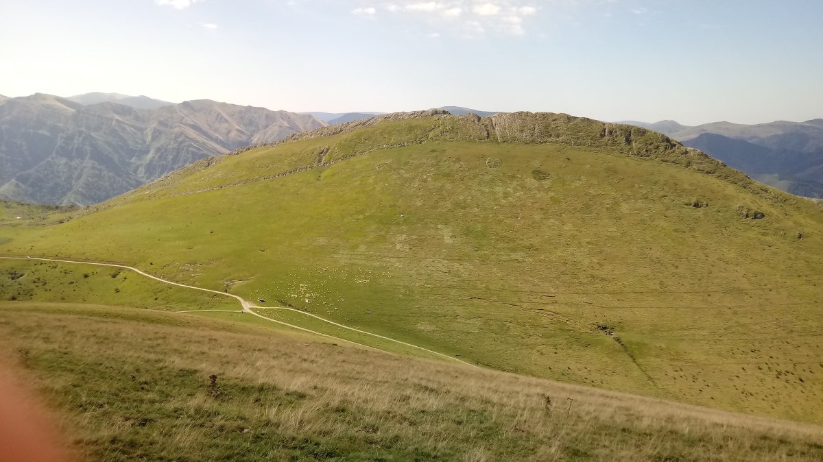 Behorlegi (1268m) eta Landerre Lepoa (1072m), Hauzkoatik 
