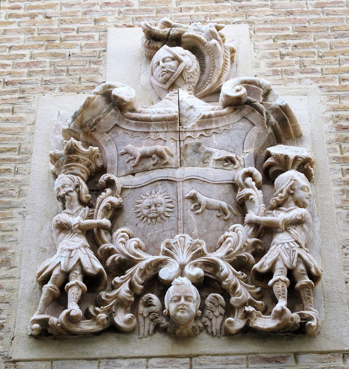 Nieto jauregiko armarria, Larraga