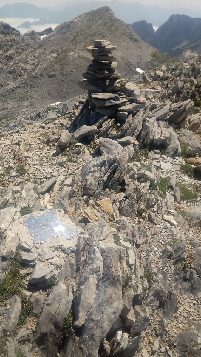 Añelarra (2.360m), tontorra eta plaka
