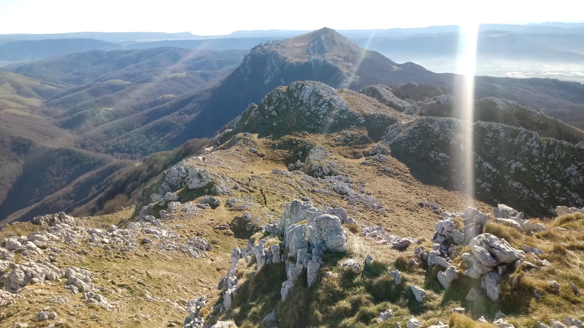 Aiztontor Altuna (1454m) Tontorraunditik (1484m) ikusita