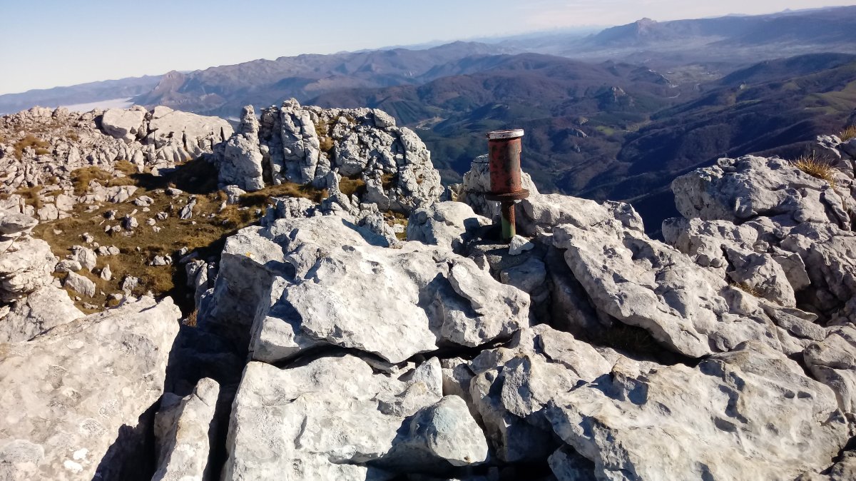 Tontorraundi (1484m) tontorreko postontzia