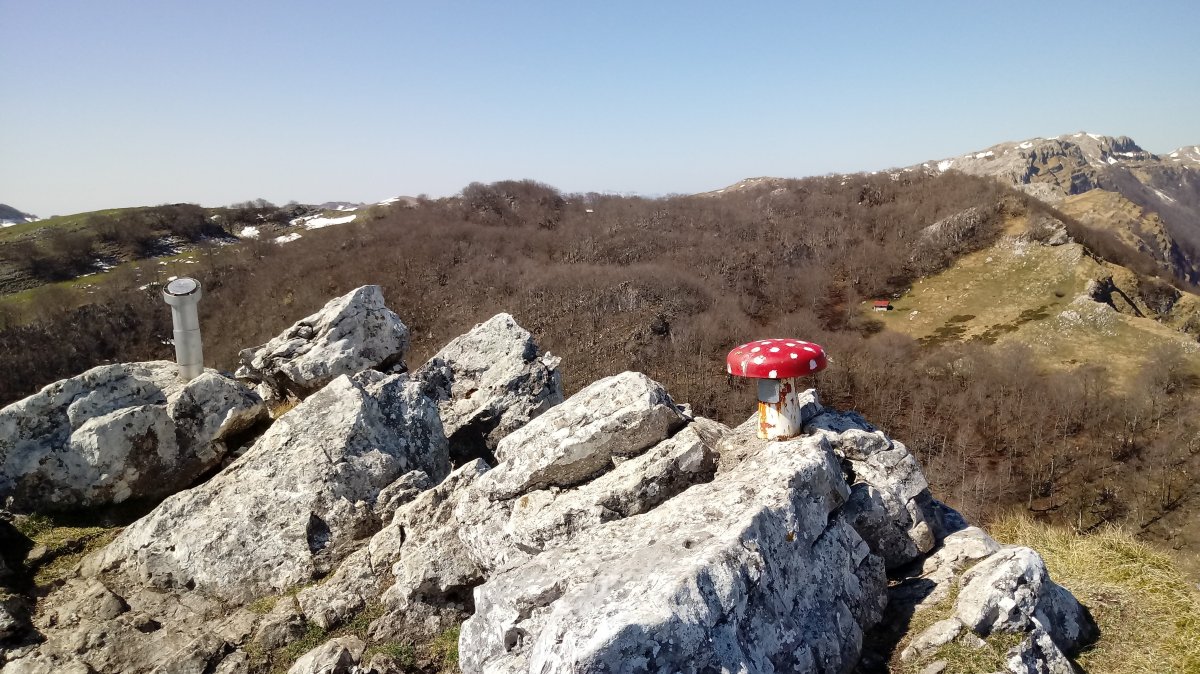 Ttutturre (1283m) tontorra eta postontziak