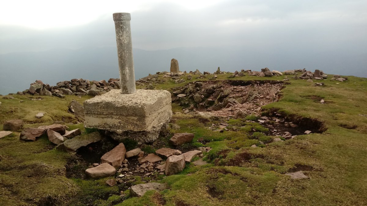 Hautza (1304m) postontzia eta erpin geodesikoa