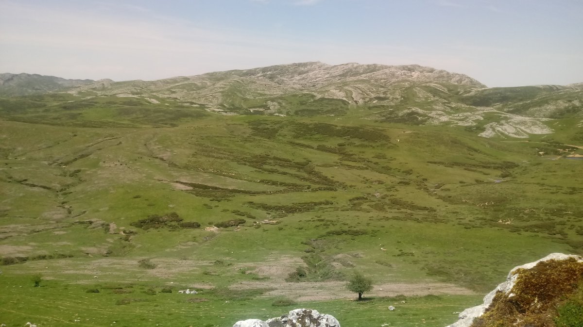 Txameni (1299m) ikuspegia tontorretik