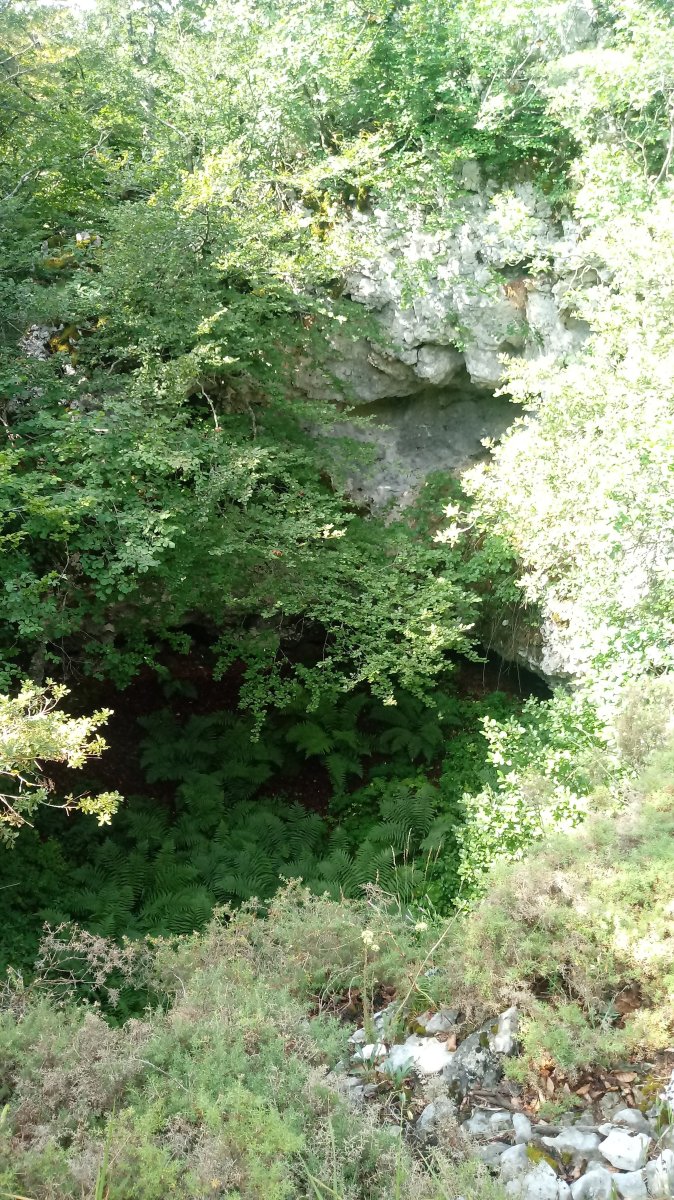 Ekaitza (1166m) inguruko haitzuloa