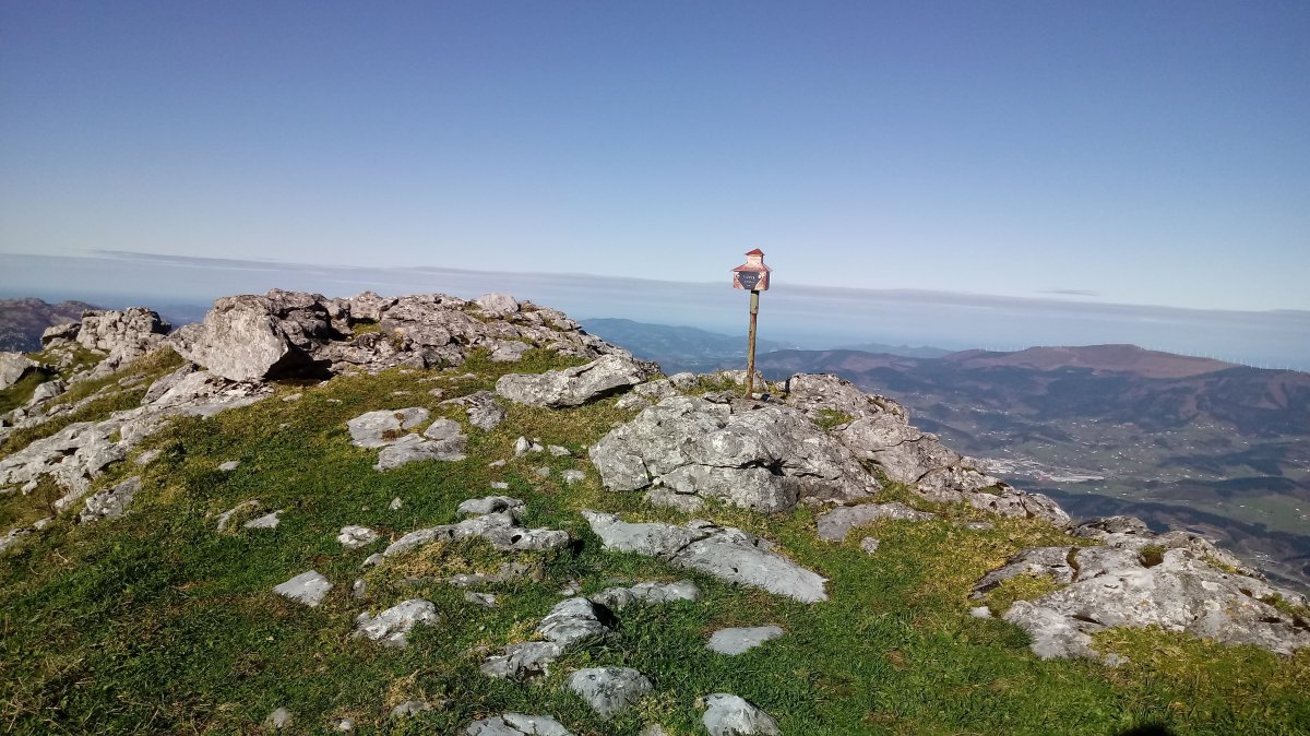 Elgoin (1243m) tontorra eta postontzia