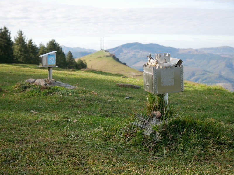 Larreako txartelontziak