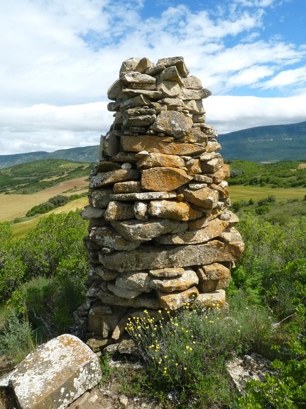 Harri pila itzela gailurrean