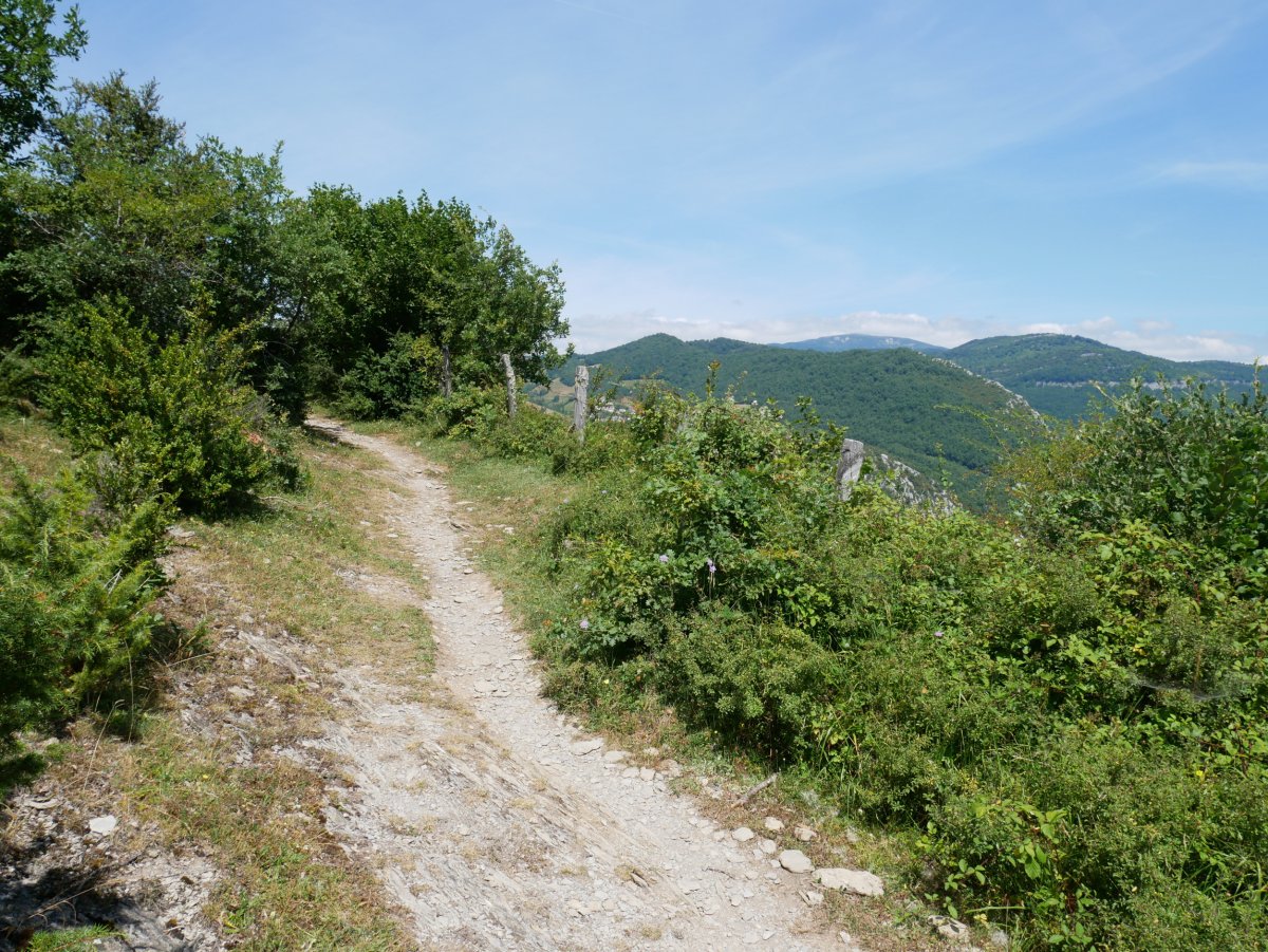 SL-NA-55 bidezidorra Garaioatik gora