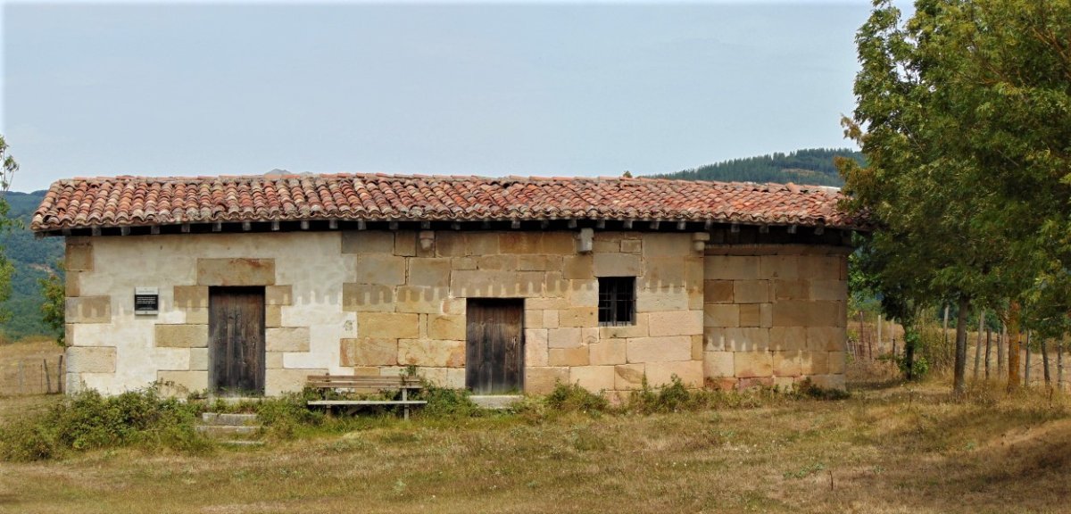 San Julian Eta Santa Basilisa de Aistra Ermita Zalduondon