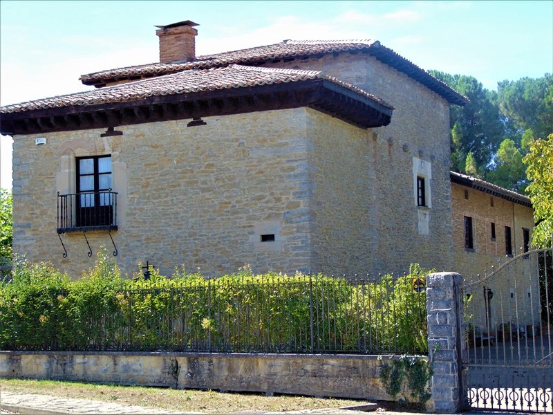 Dorre Zuria Jauregia Oreitian