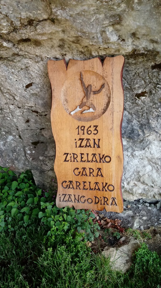 Mairulegorreta Leizea, oroigarria