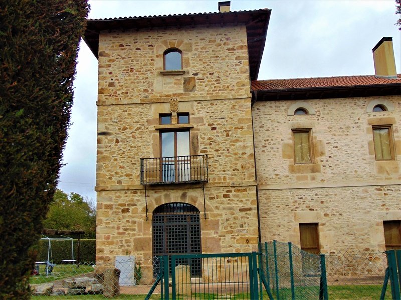 Iturrate Jauregia, Sarrian