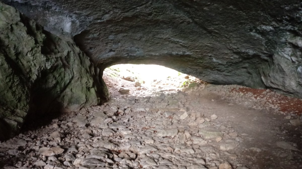 San Adrian haitzuloa