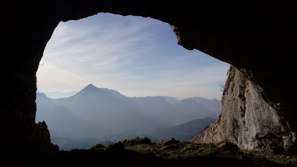 Koba haundi haitzuloa