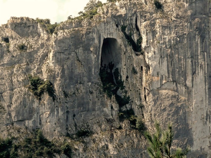 Arantzazura doan Errepidetik