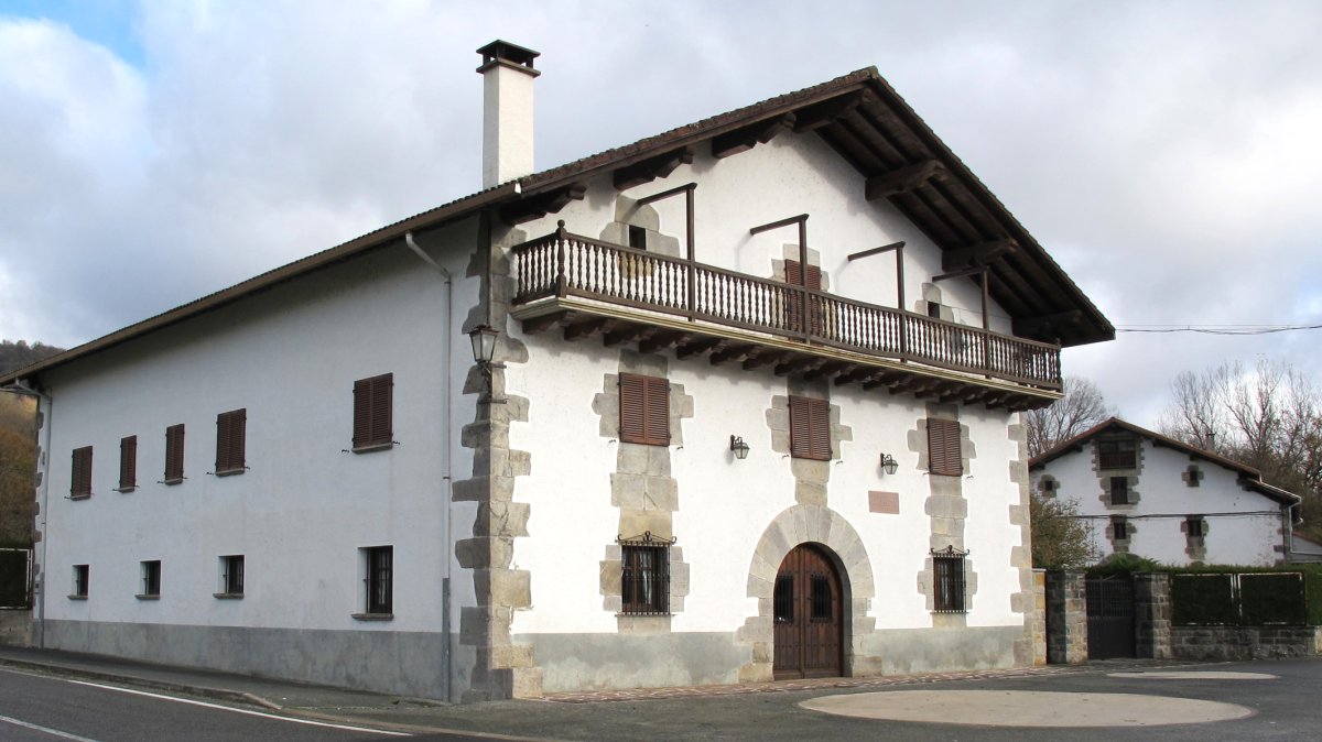 Apeztegia etxea, Jauntsarats-Basaburua