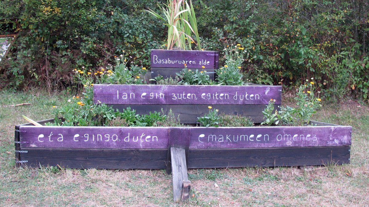 Oroigarria, Jauntsarats-Basaburua