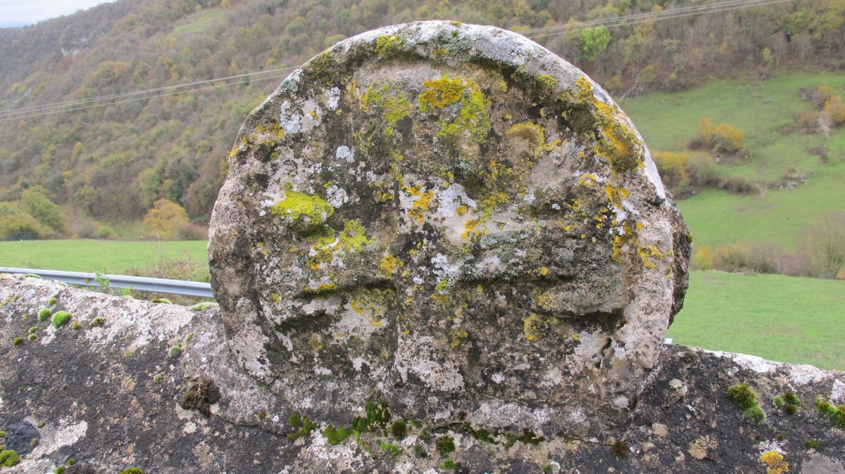 Hilarria 1 eliz atarian, Goldaratz-Imotz