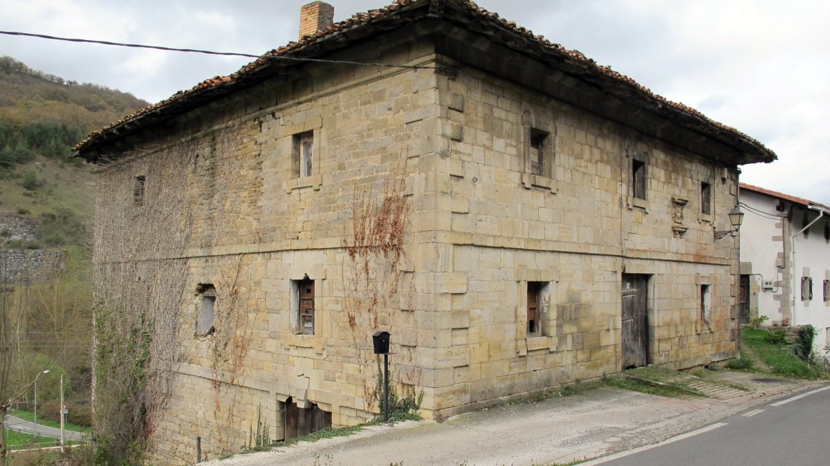 Juanesena etxea, Latasa-Imotz