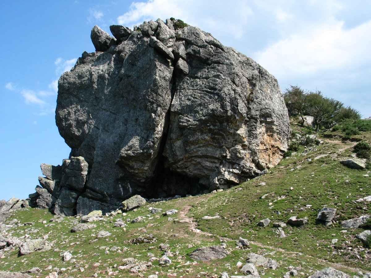 Haitz ikusgarria tontorraren inguruan, Hko isurialdean