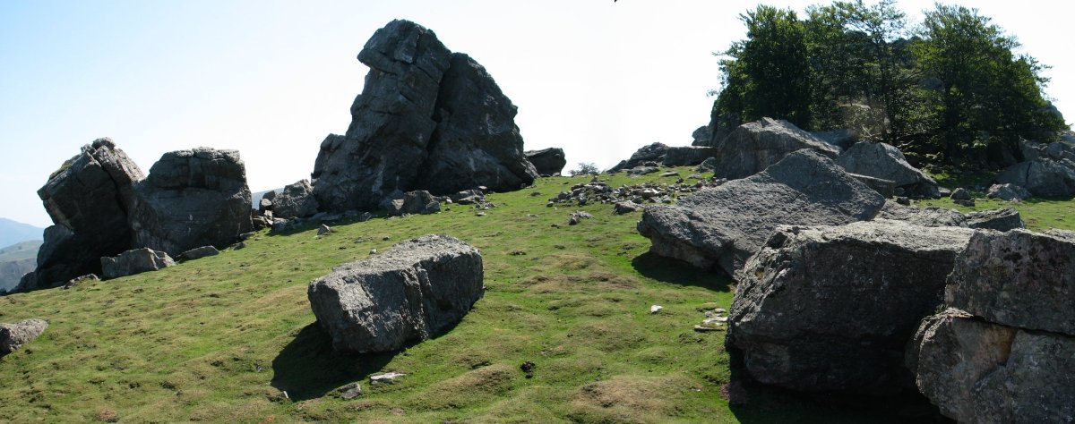 Tontorraren inguruan sakabanatutako haitzak