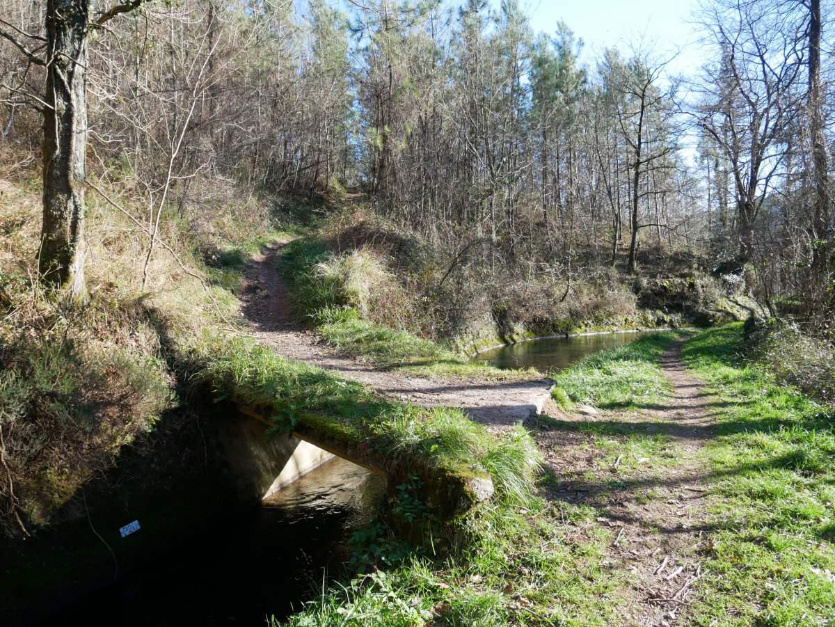 Ameraungo kanaletik igotzen den bidearen hasiera