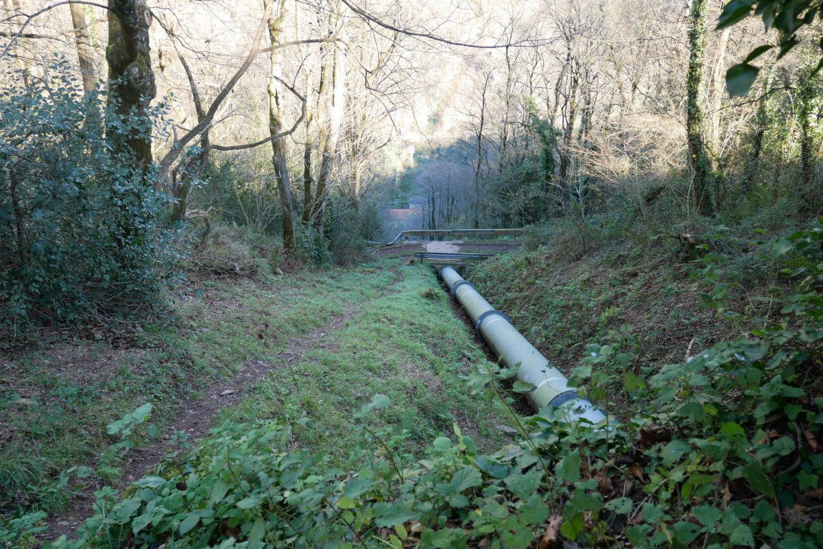 Ameraungo kanalaren hodia (mila eskilara)