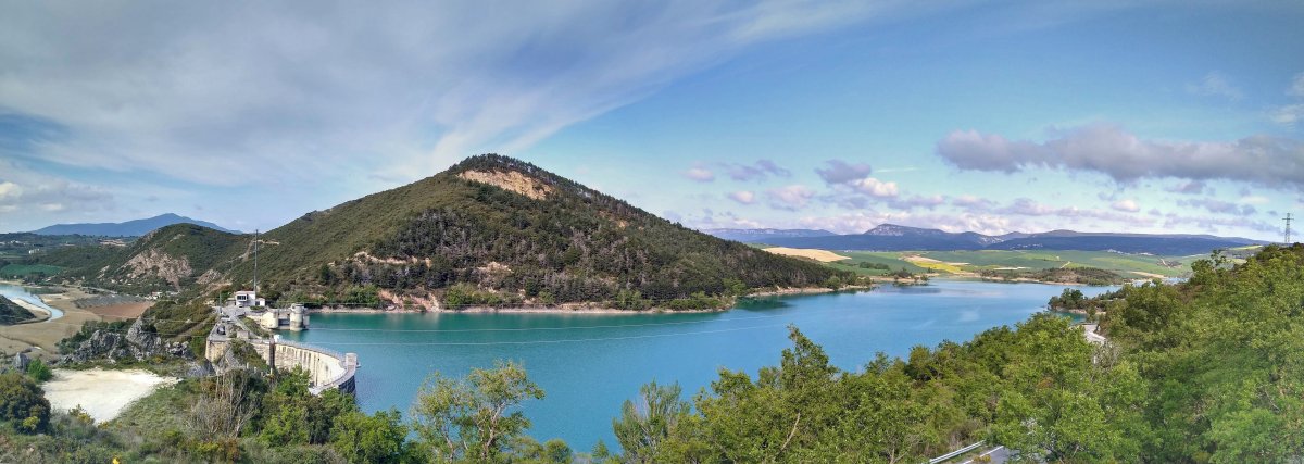 Allotzko uharkatik abiatzen den bidea