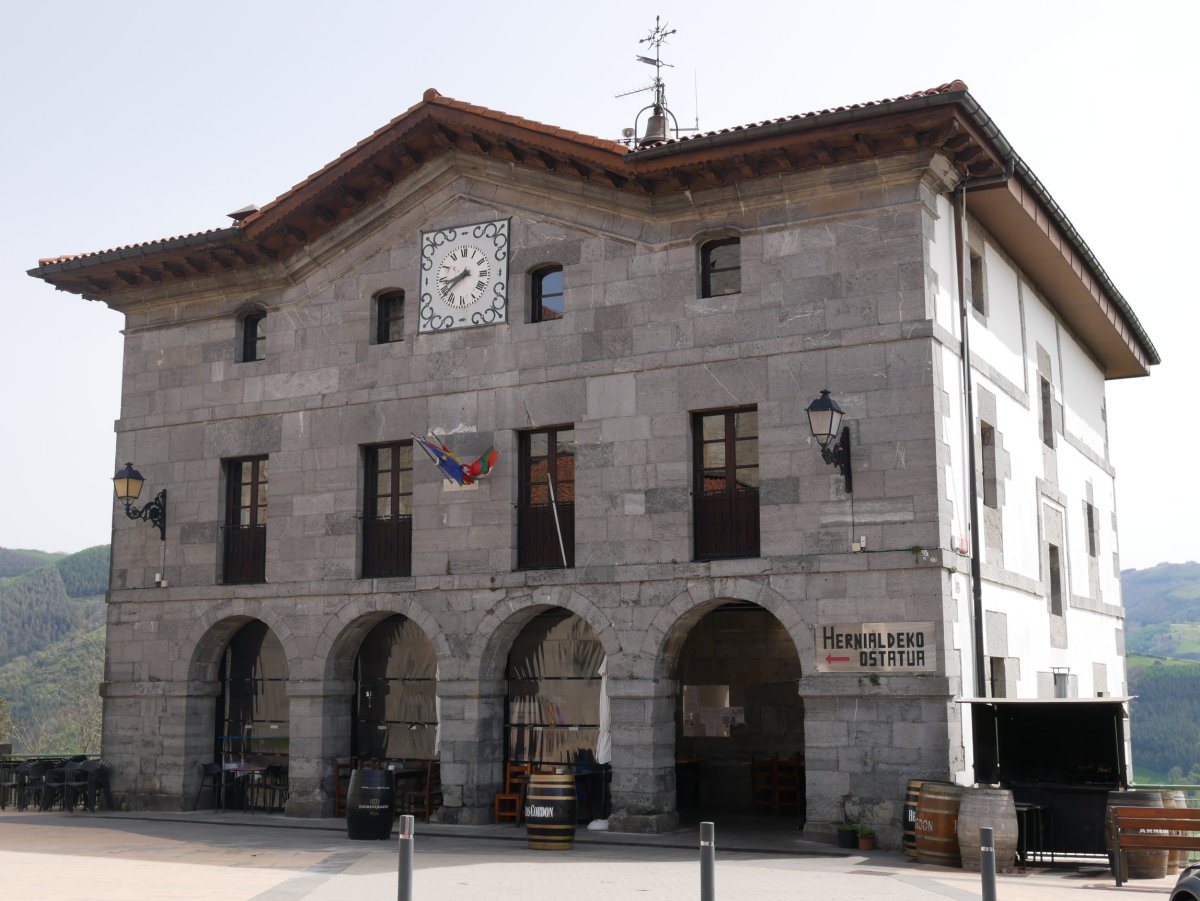 Udaletxea, Hernialde