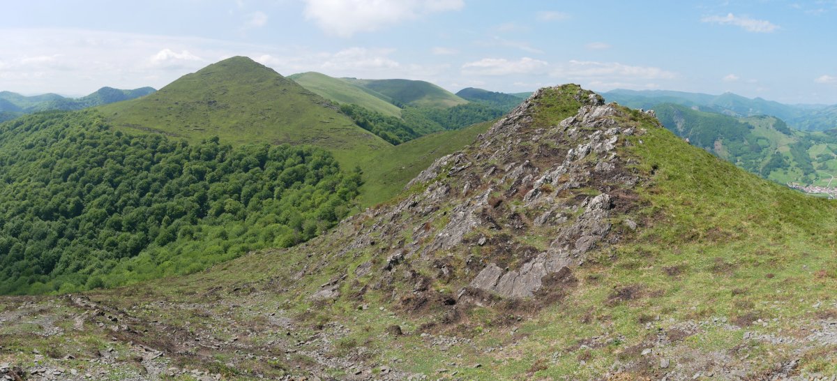 Monaxketa Munazorrotz ezkerrean duela