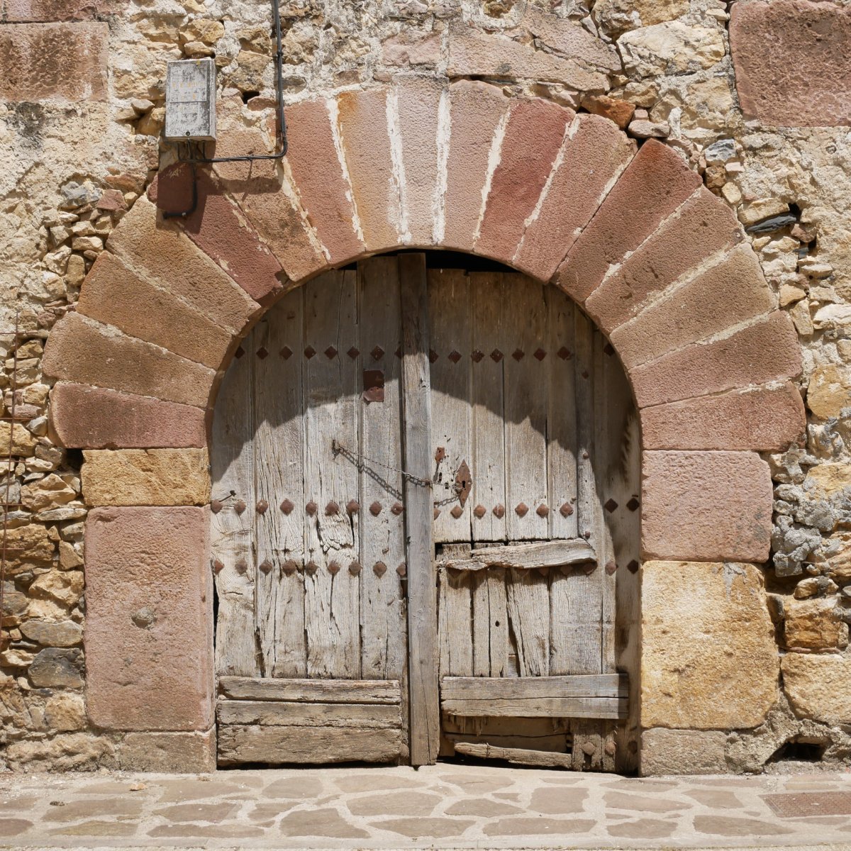 Kaleko etxe baten atea, Beintza