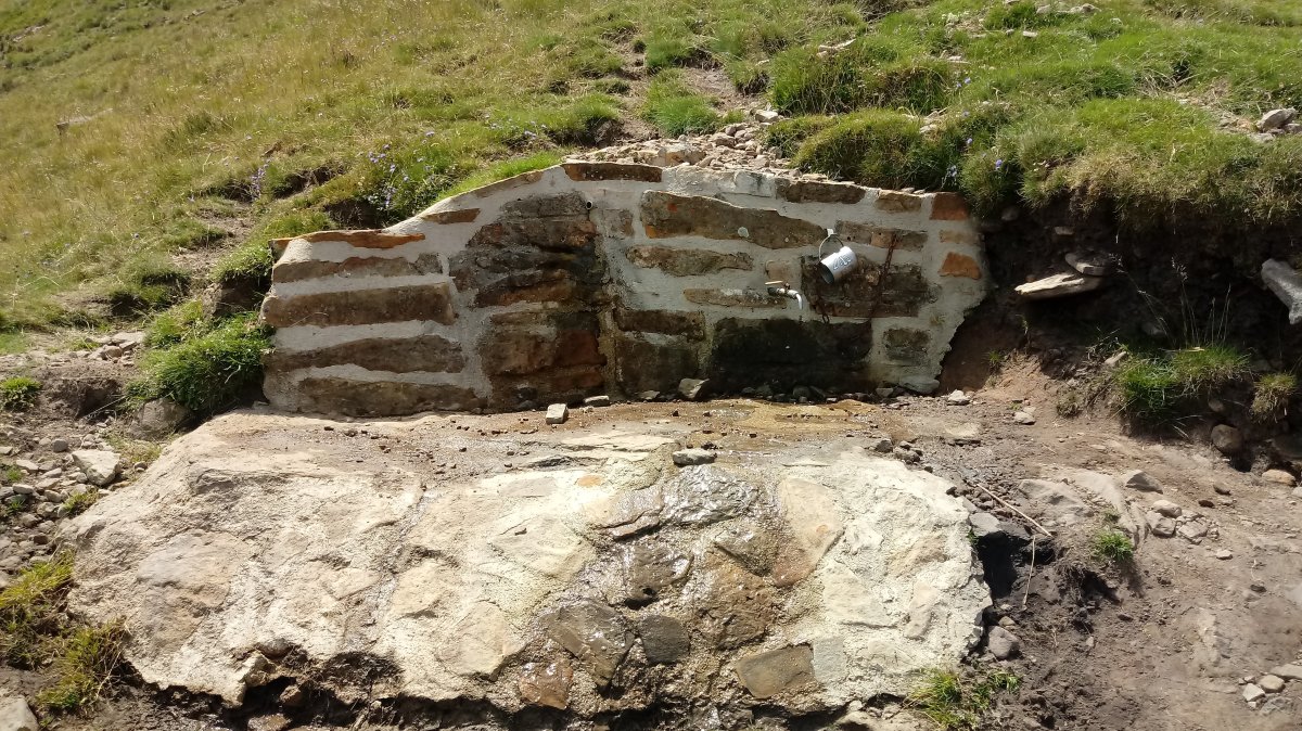Gorbeia (1482m) iturria