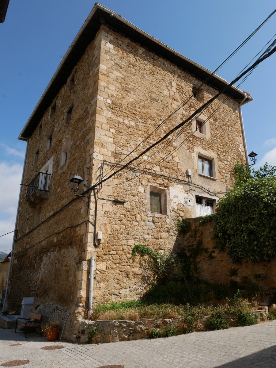 Iparraldeko dorrea, orain etxebizitza bihurtuta, Antoñana