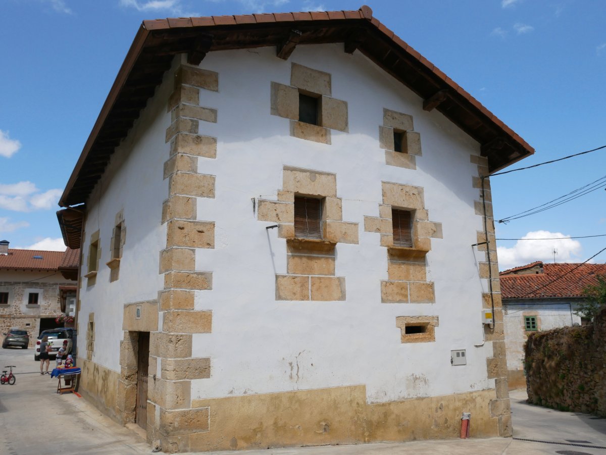 Goikara auzoko etxea, Apilaiz