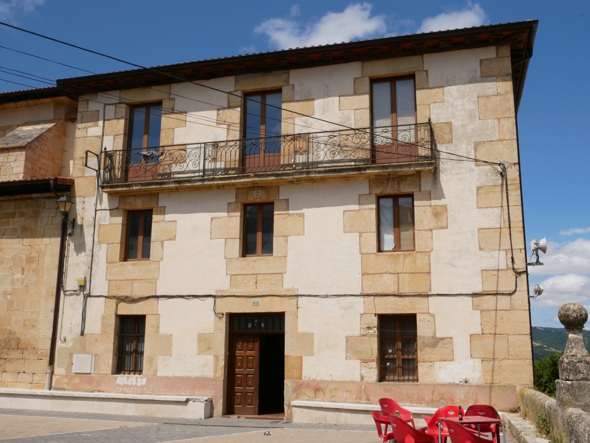 Elizari erantsitako etxea Elespara auzoan, Apilaiz