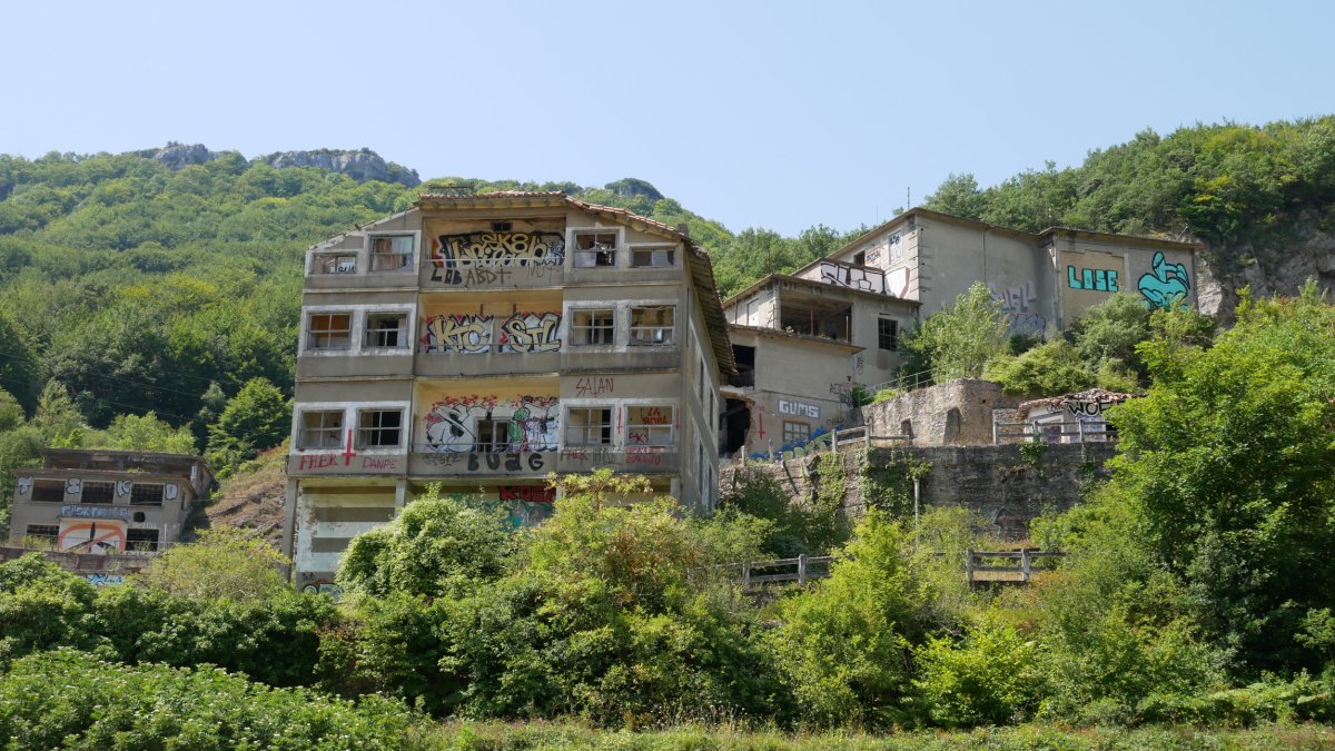 Asfaltogintza lantegiaren aurriak, Atauri